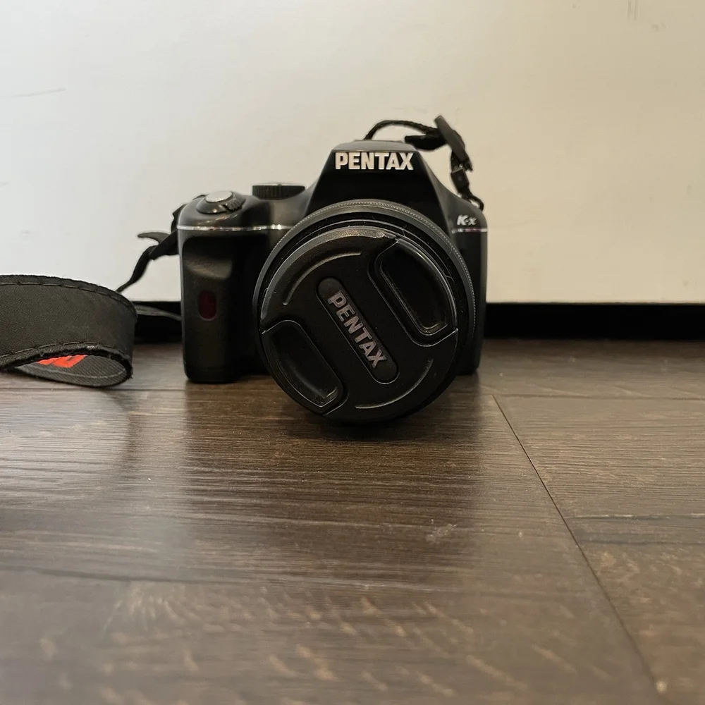 Pentax K-x 12.4mp Digital SLR w/ SMC Pentax DAL 18-55mm f/3.5-5.6 Lens Kit DSLR